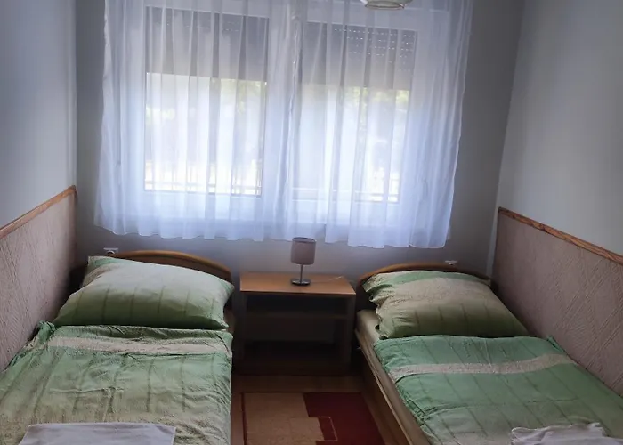 בית נופש Loki Vendeghaz פוניארצוושהג'