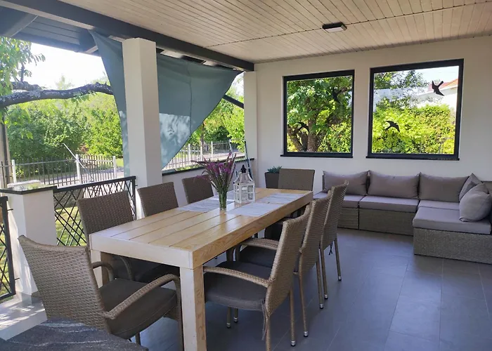 Loki Vendeghaz Tatil Evi Vonyarcvashegy